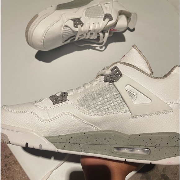 Air Jordan 4s White Oreo Size 11 Mens